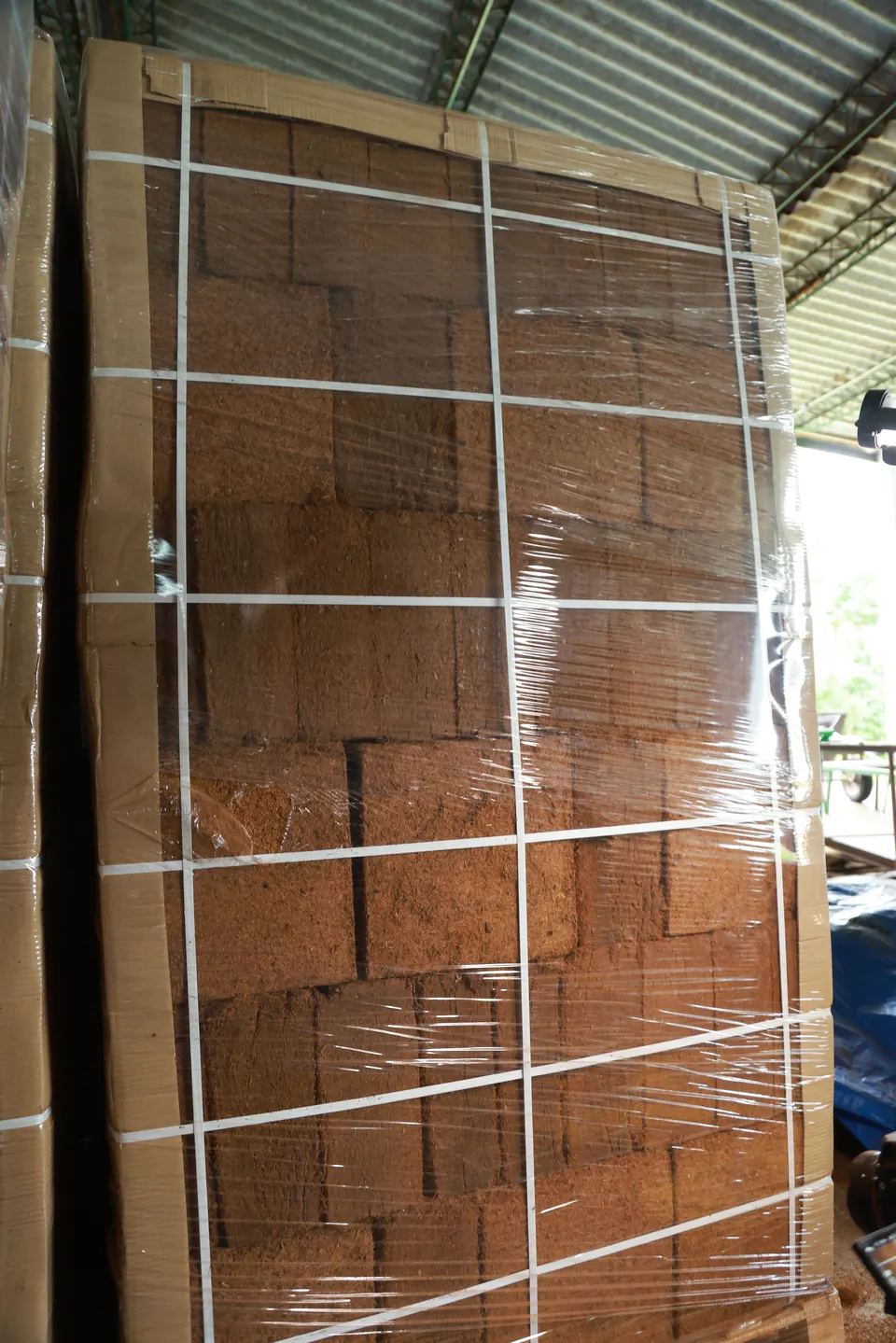 Palletising and shipping